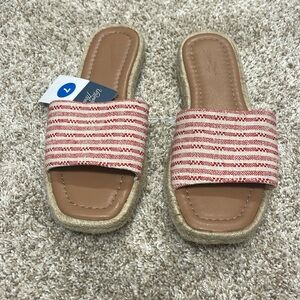 NWT! Size 7 Sandal Red and Beige